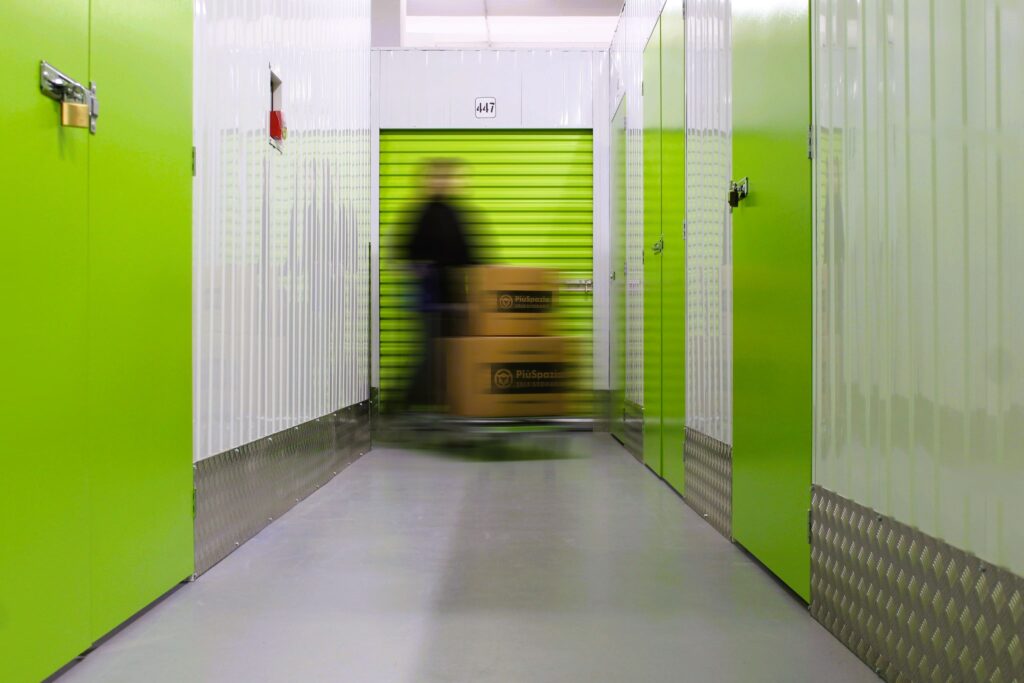 woman in piuspazio self storage corridor