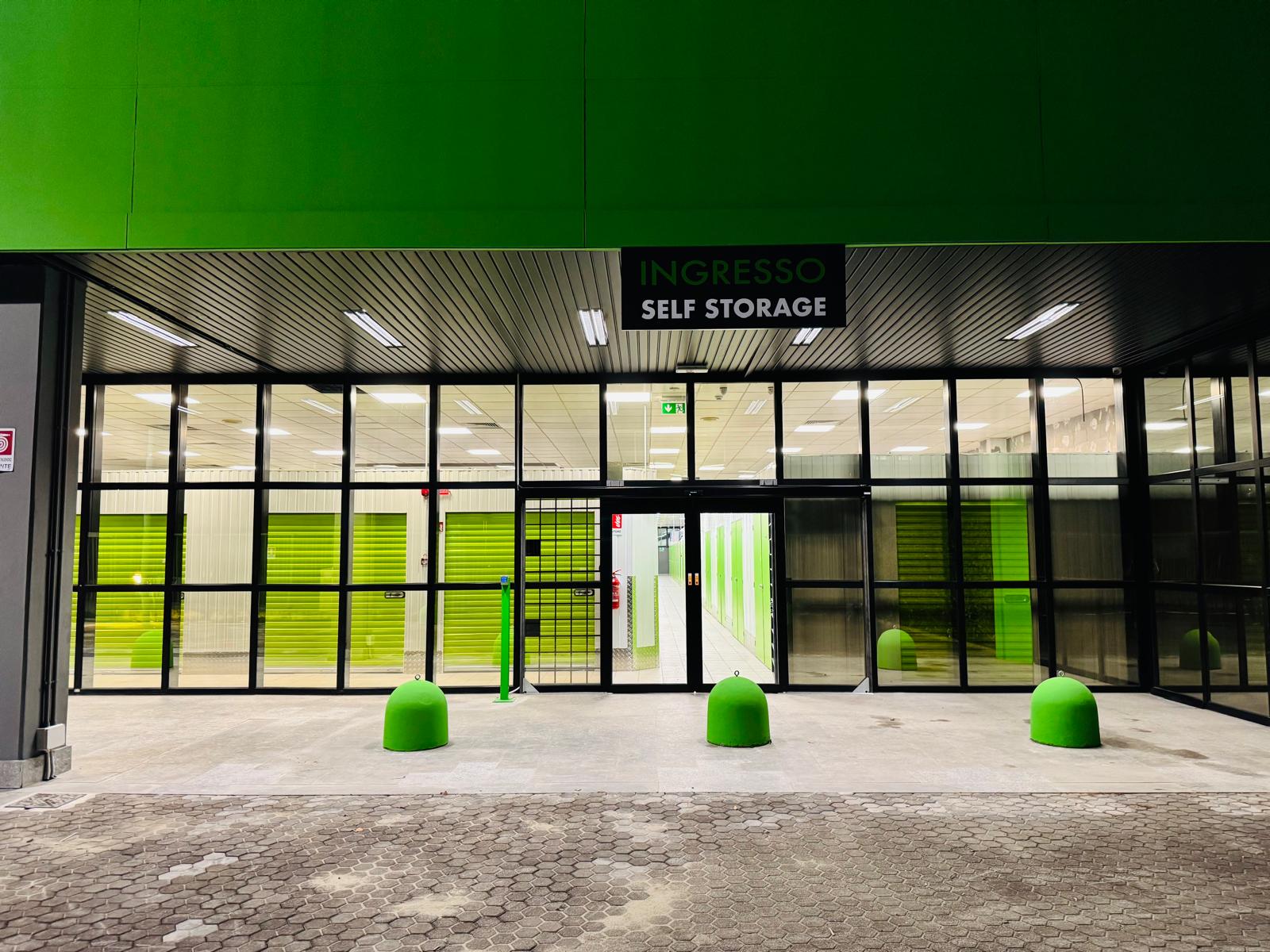 ingresso clienti self storage busto