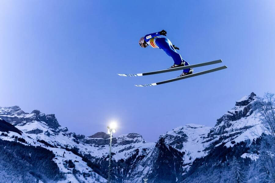 Atleta di Salto con gli Sci e Combinata Nordica