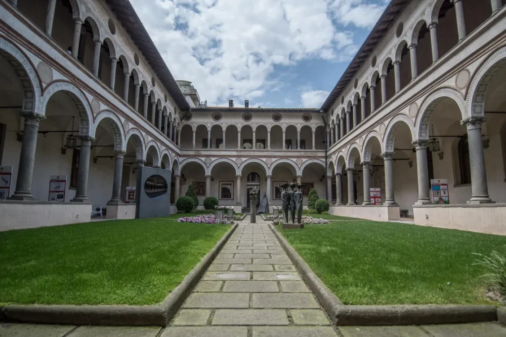Il Chiostro di Santa Marta