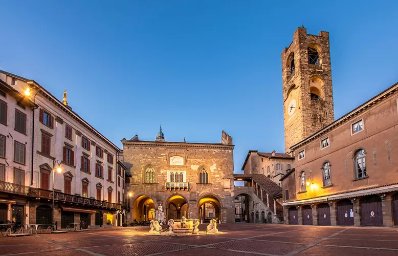 Piazza Vecchia e il Campanone