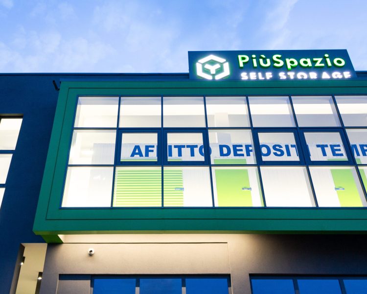 Esterno Self Storage Carate Brianza